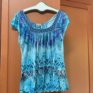 Light weight flattering and colorful